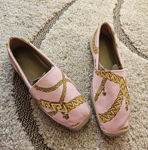 NEW Versace medusa pink Canvas Espadrilles with gold chain print.
